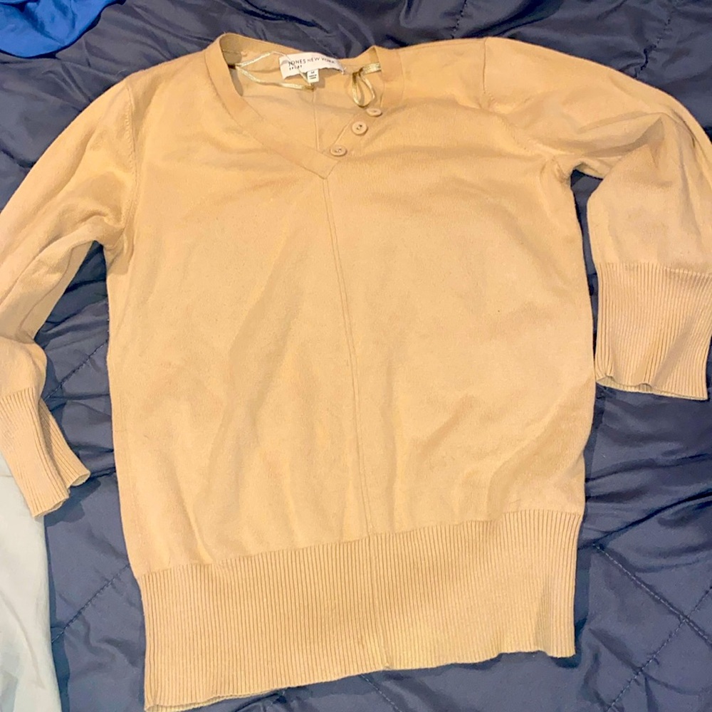 Jones New York Sport M  Casual Stretch v-neck sweater GUC - camel/sand color